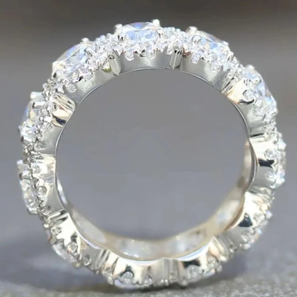 OVAL WEDDING RING - Picture 2 of 9